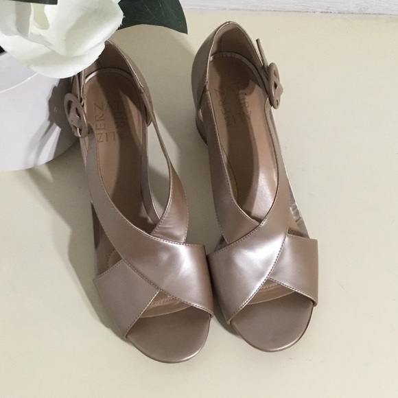 naturalizer rose gold sandals